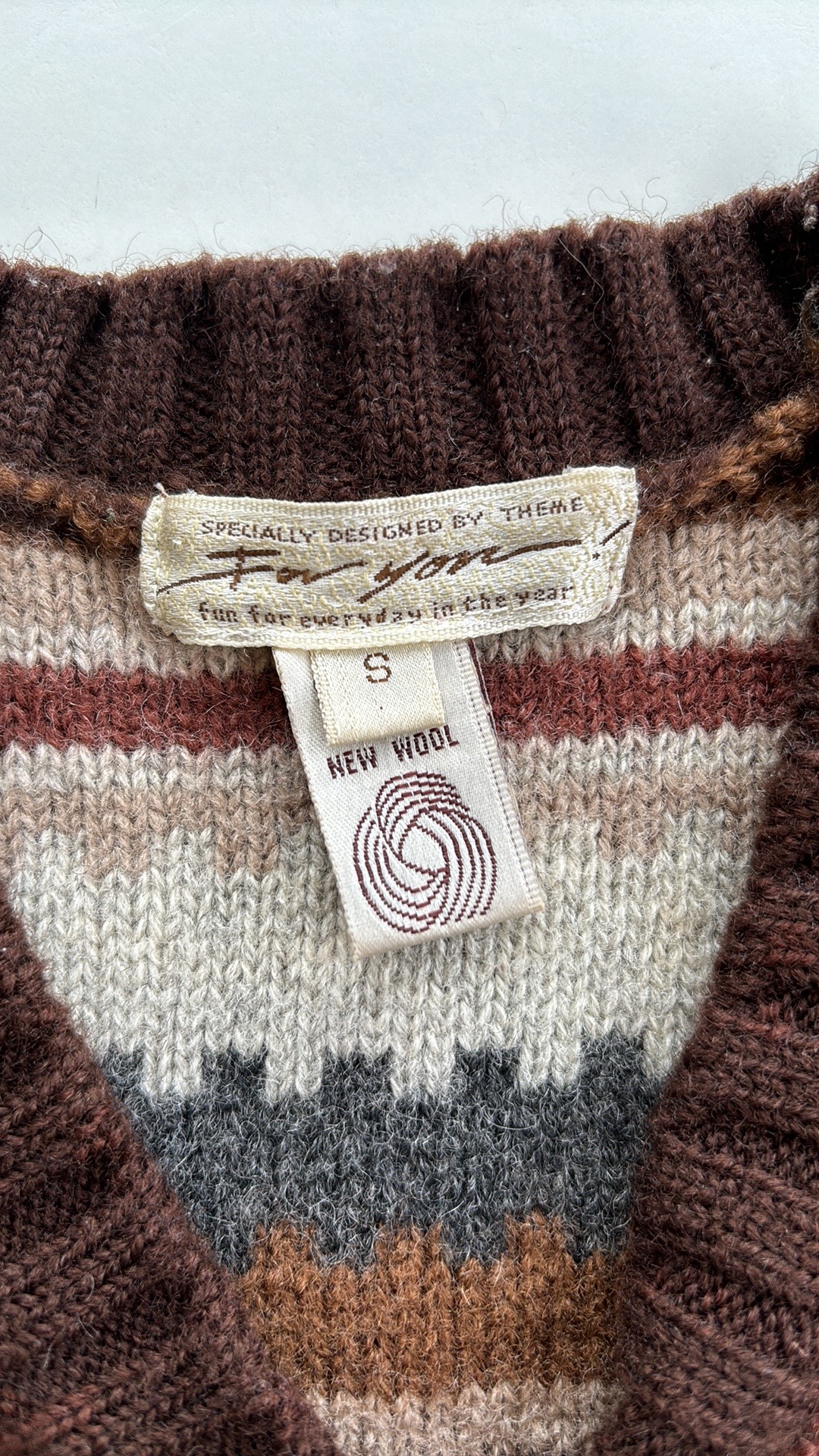 Vintage wool cordigan image indicator(2)