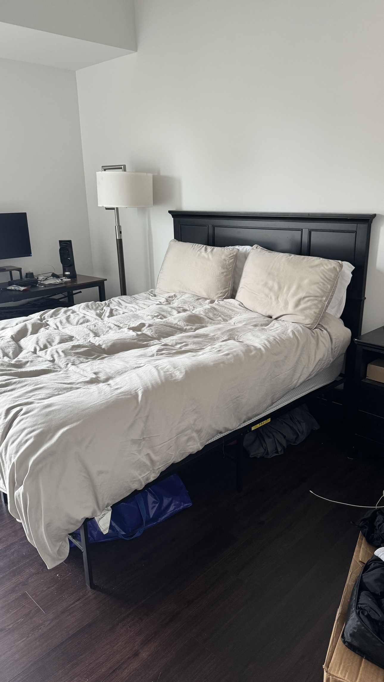 Bedroom set queen