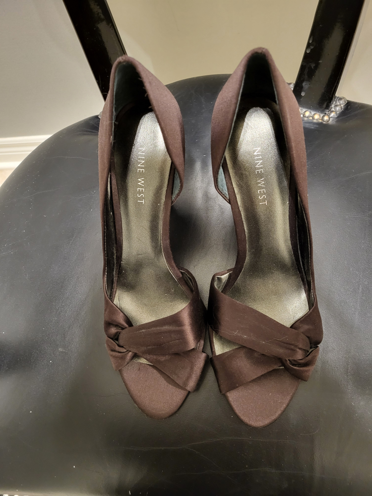 HIGH-HEELED SHOES thumbnail