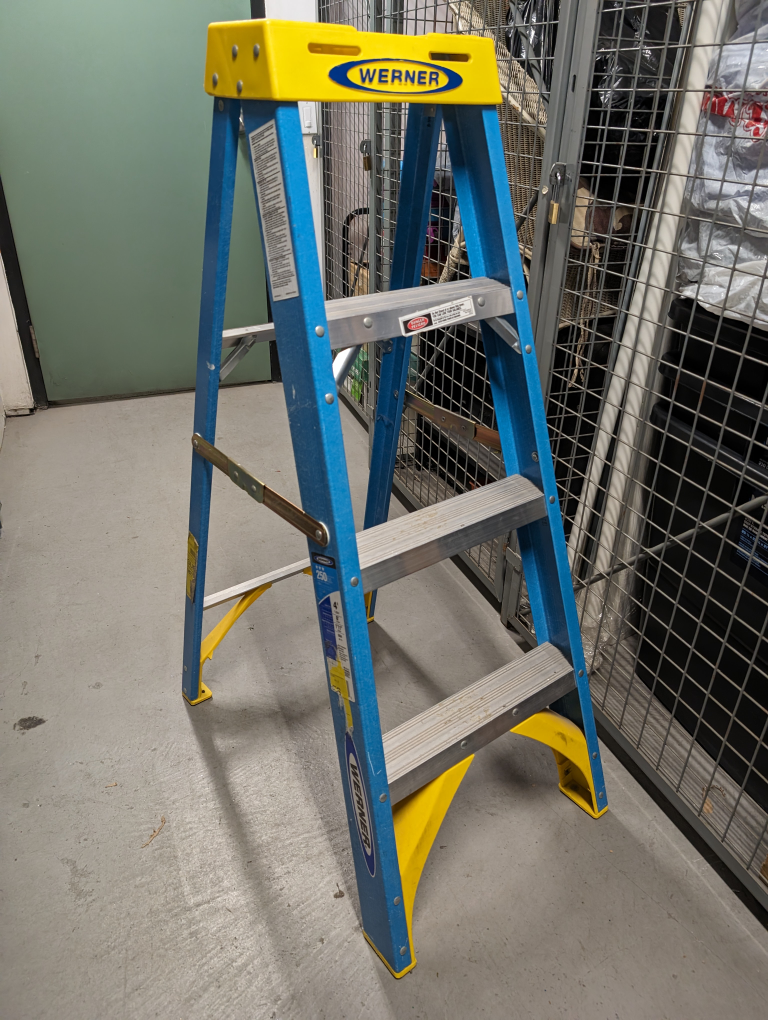Stepladder, 4 FT, 250lbs capacity