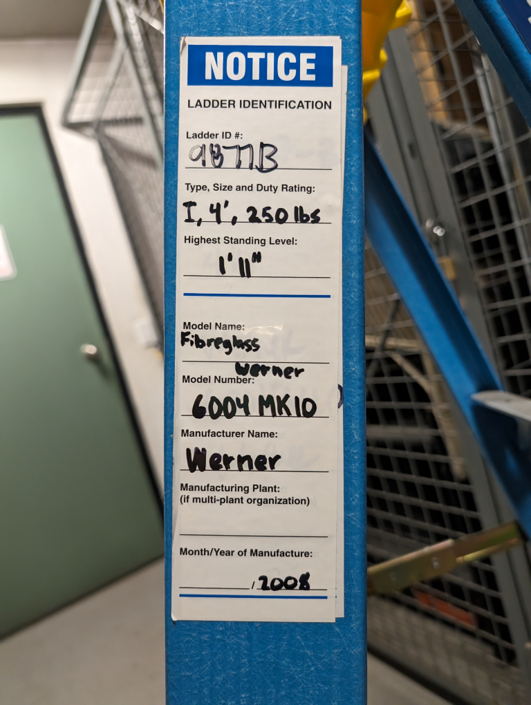 Stepladder, 4 FT, 250lbs capacity - photo 3