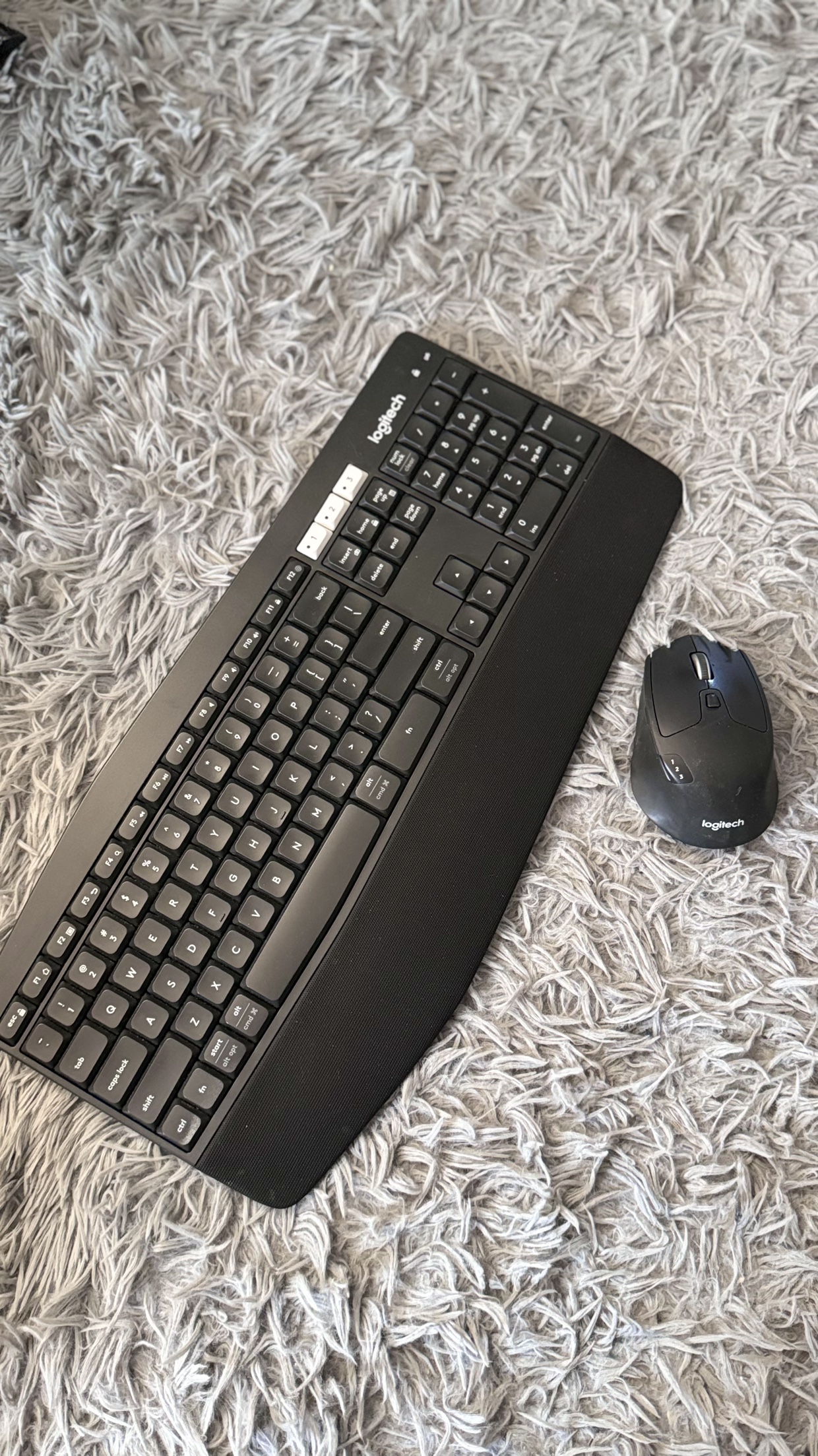 Logitech MK850 - Bluetooth Keyboard and Mouse