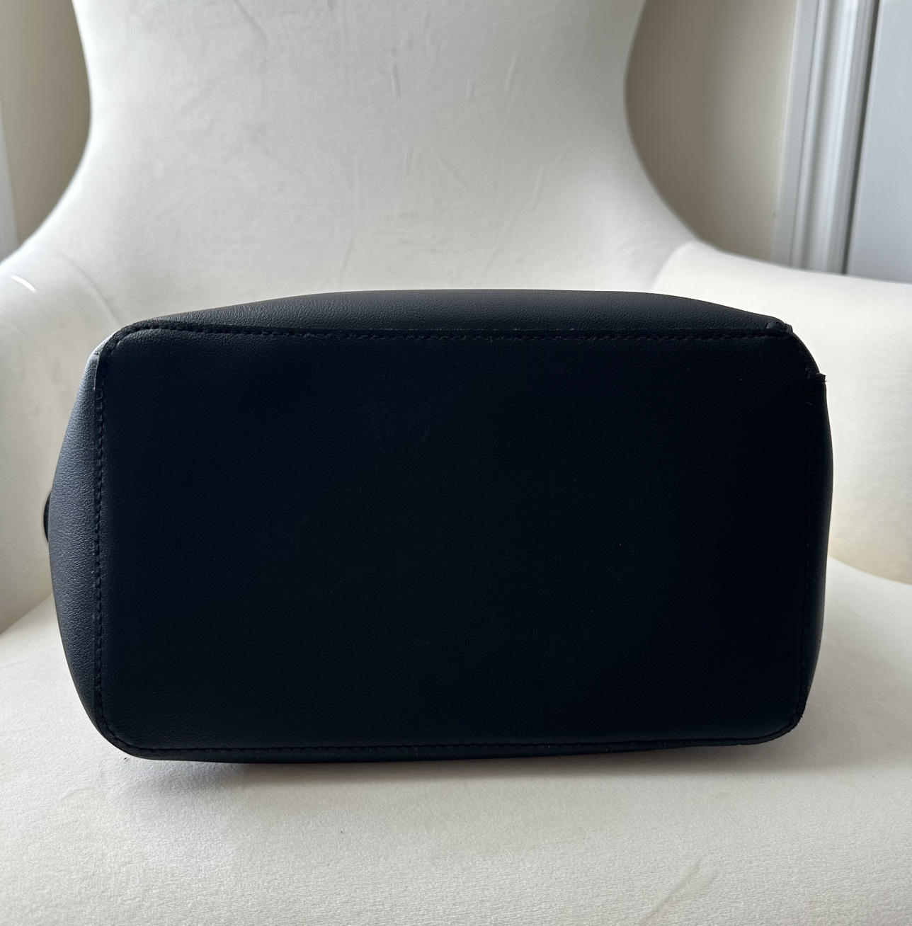 NEW! Bucket Shoulder Bag image indicator(5)