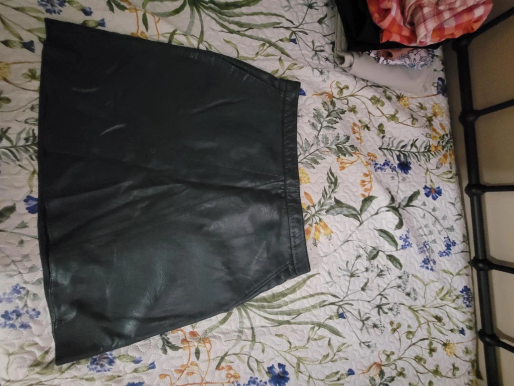 Medium Clothing thumbnail