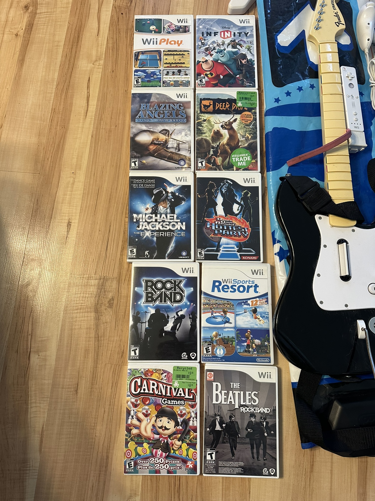 Wii console and accessories - photo 3