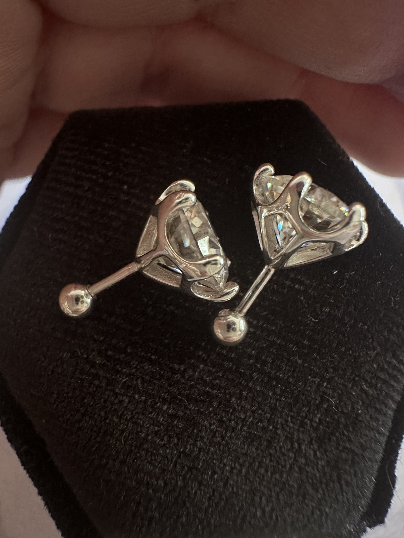 Moissanite earrings 2carats each earring image indicator(2)