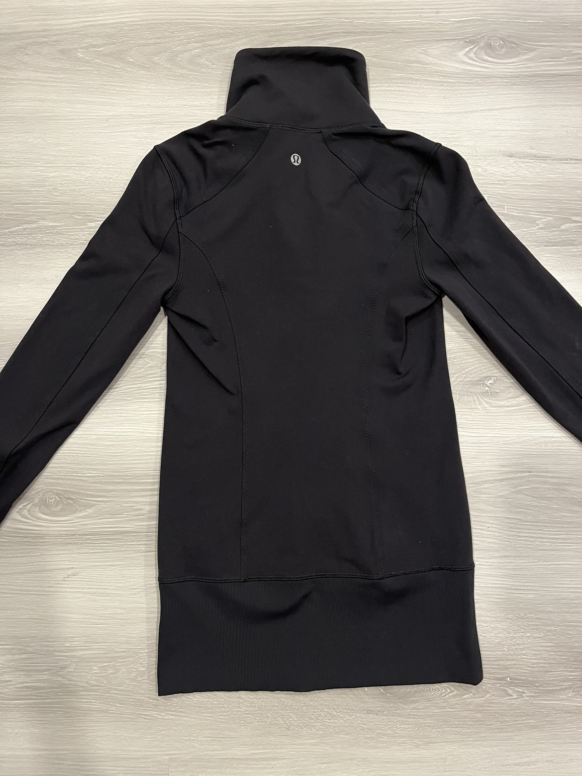 Lululemon Size 2 Black zip up image indicator(7)