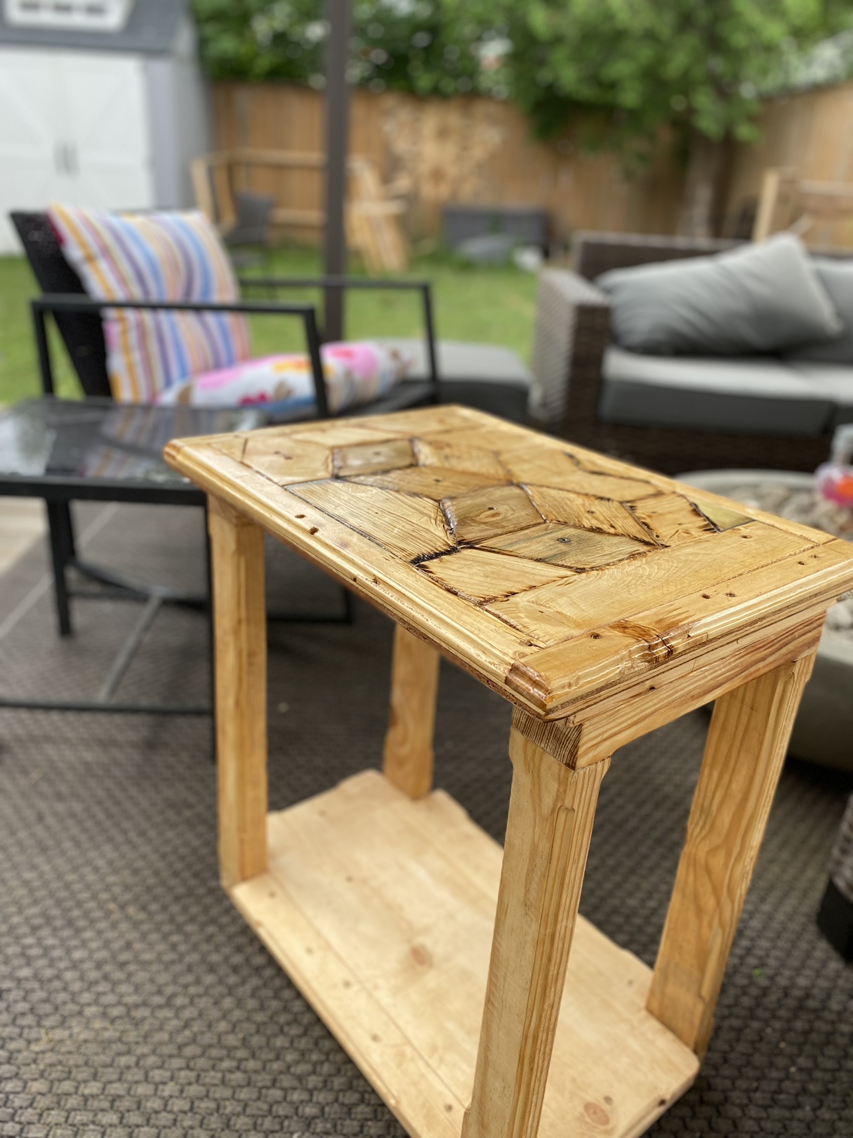 Accent table - photo 2