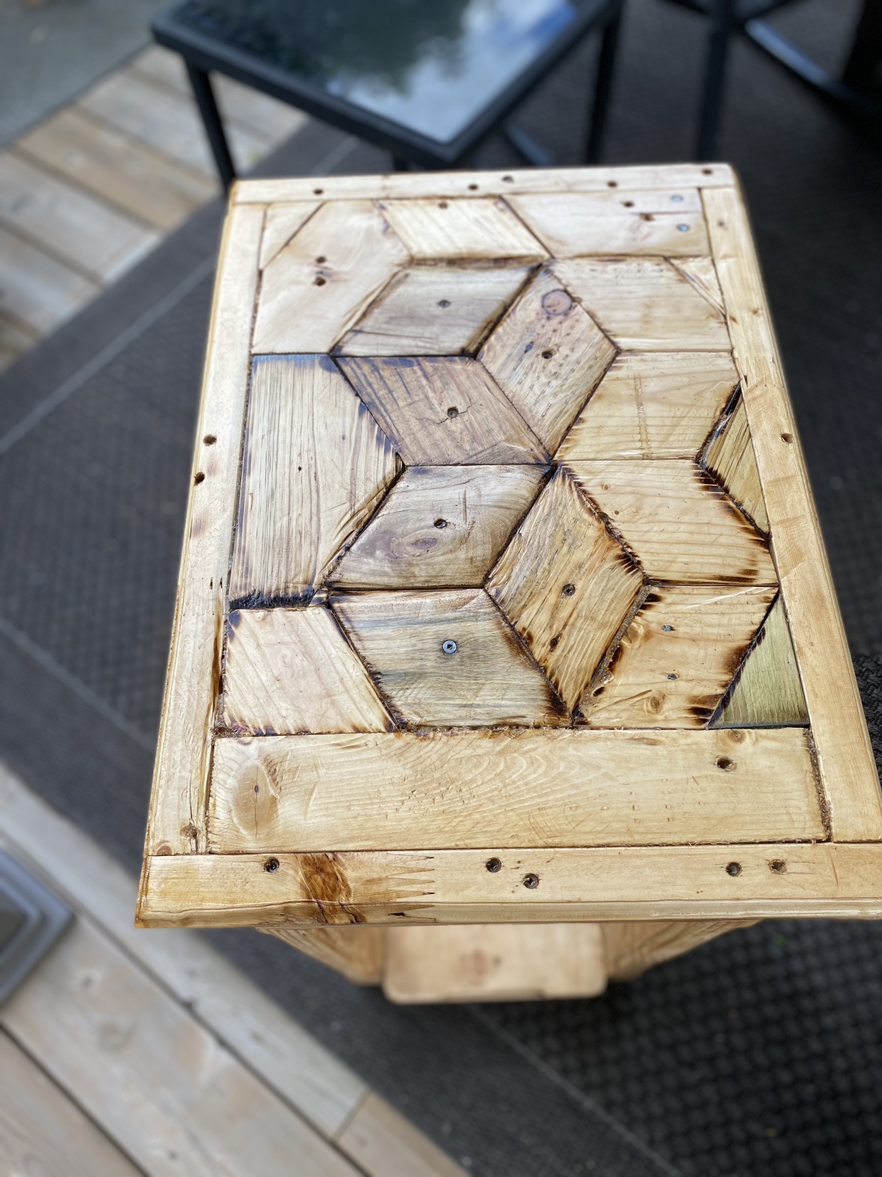 Accent table