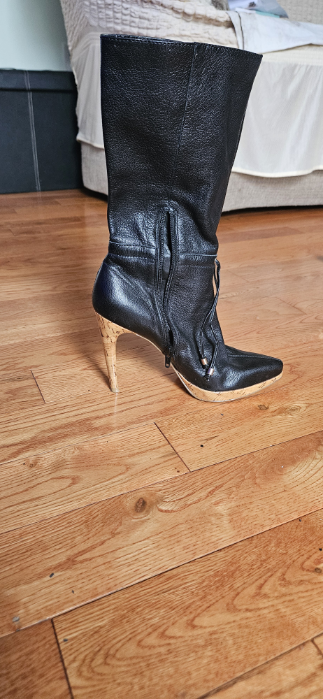 High heel boots image indicator(2)