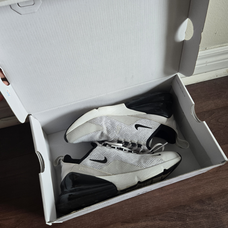nike air max 270 size W7.5