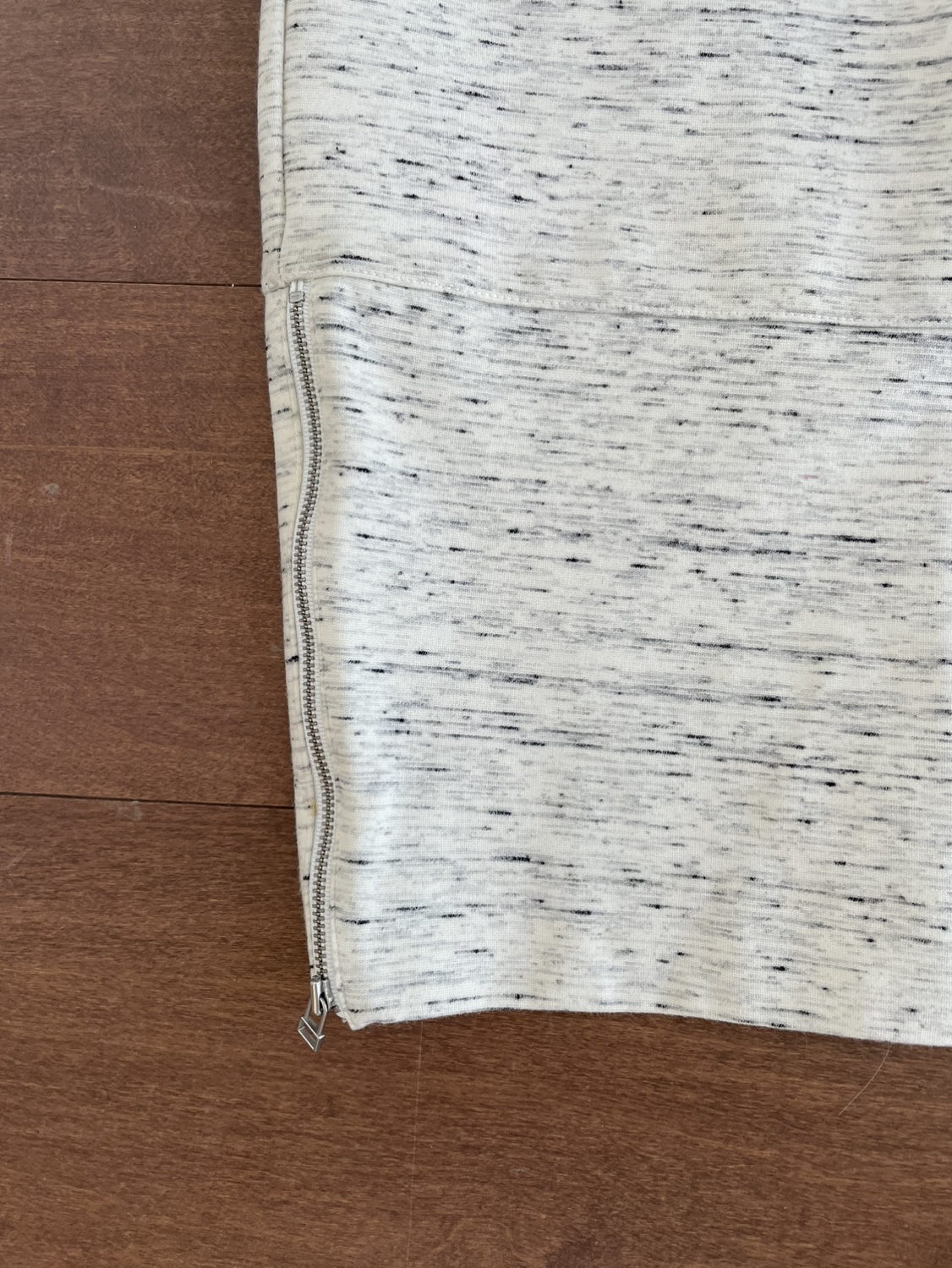 Wilfred pencil skirt image indicator(4)