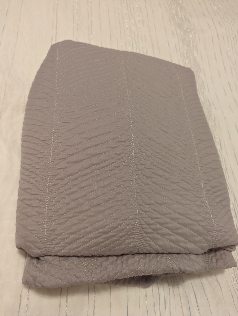 queen sized quilt coverlet thumbnail