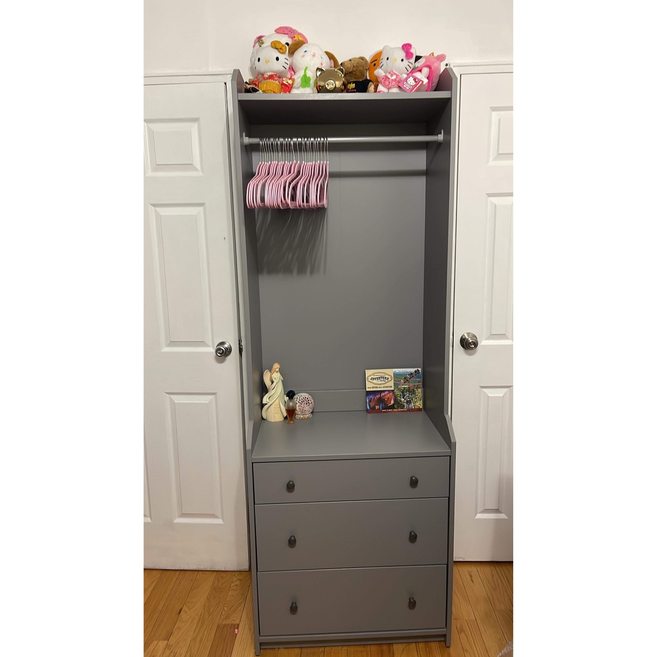 Tall Drawer Chest Hauga with Part hangers