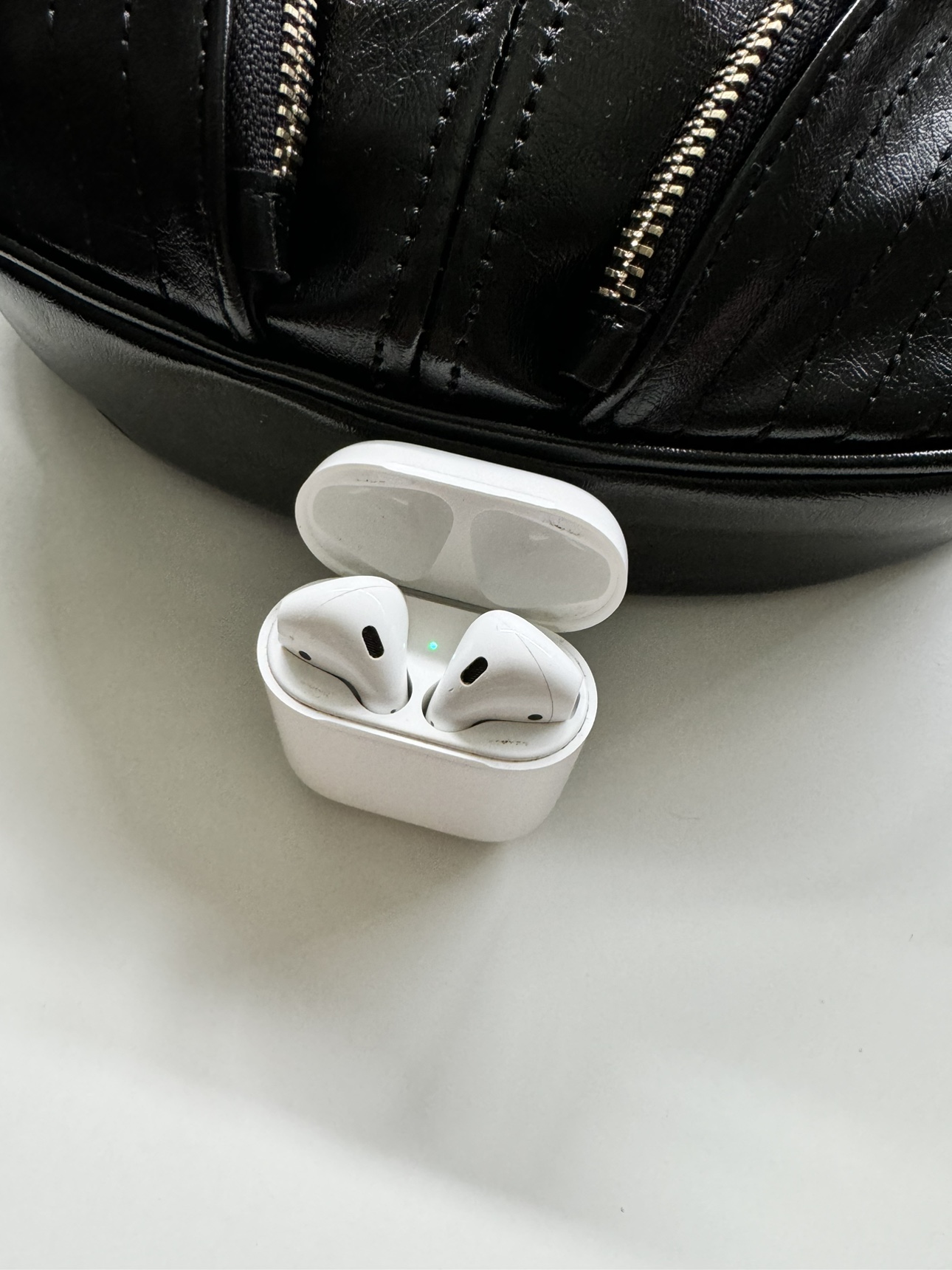 Airpods 2nd Generation - photo 2