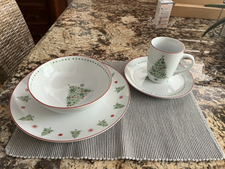 Christmas dinnerware set