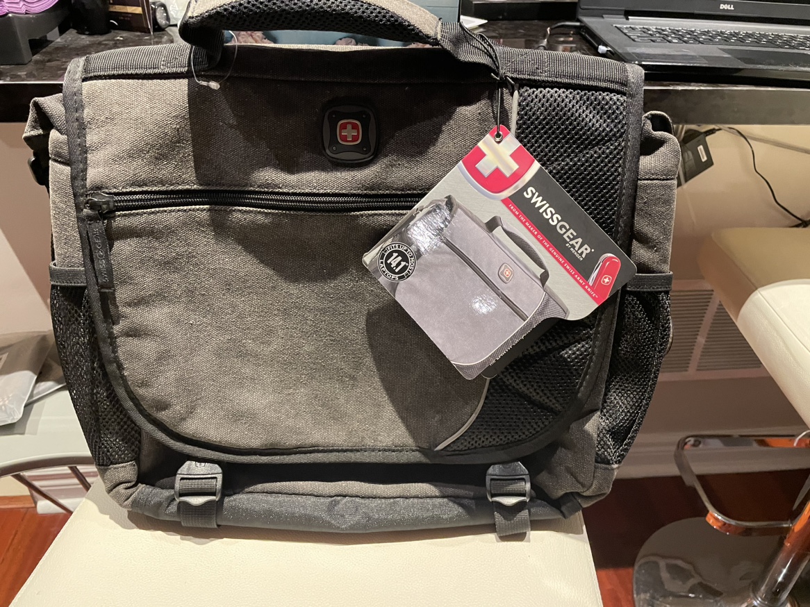 Brand new Swiss Gear computer bag image indicator(2)