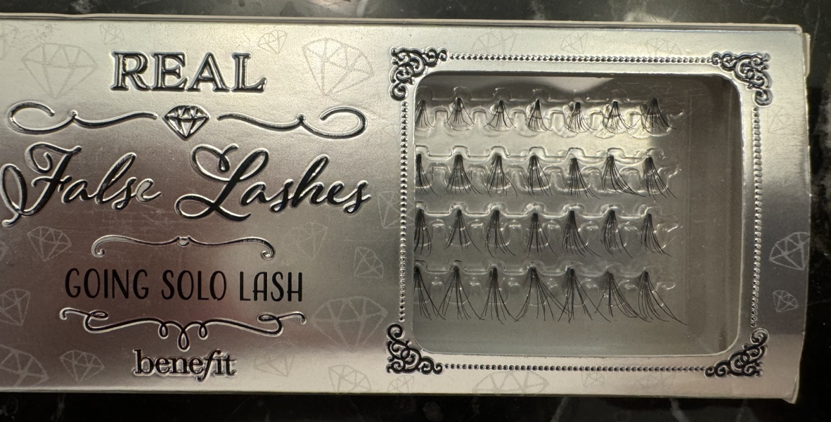 Benefit Comestics Eyelashes and glue image indicator(3)