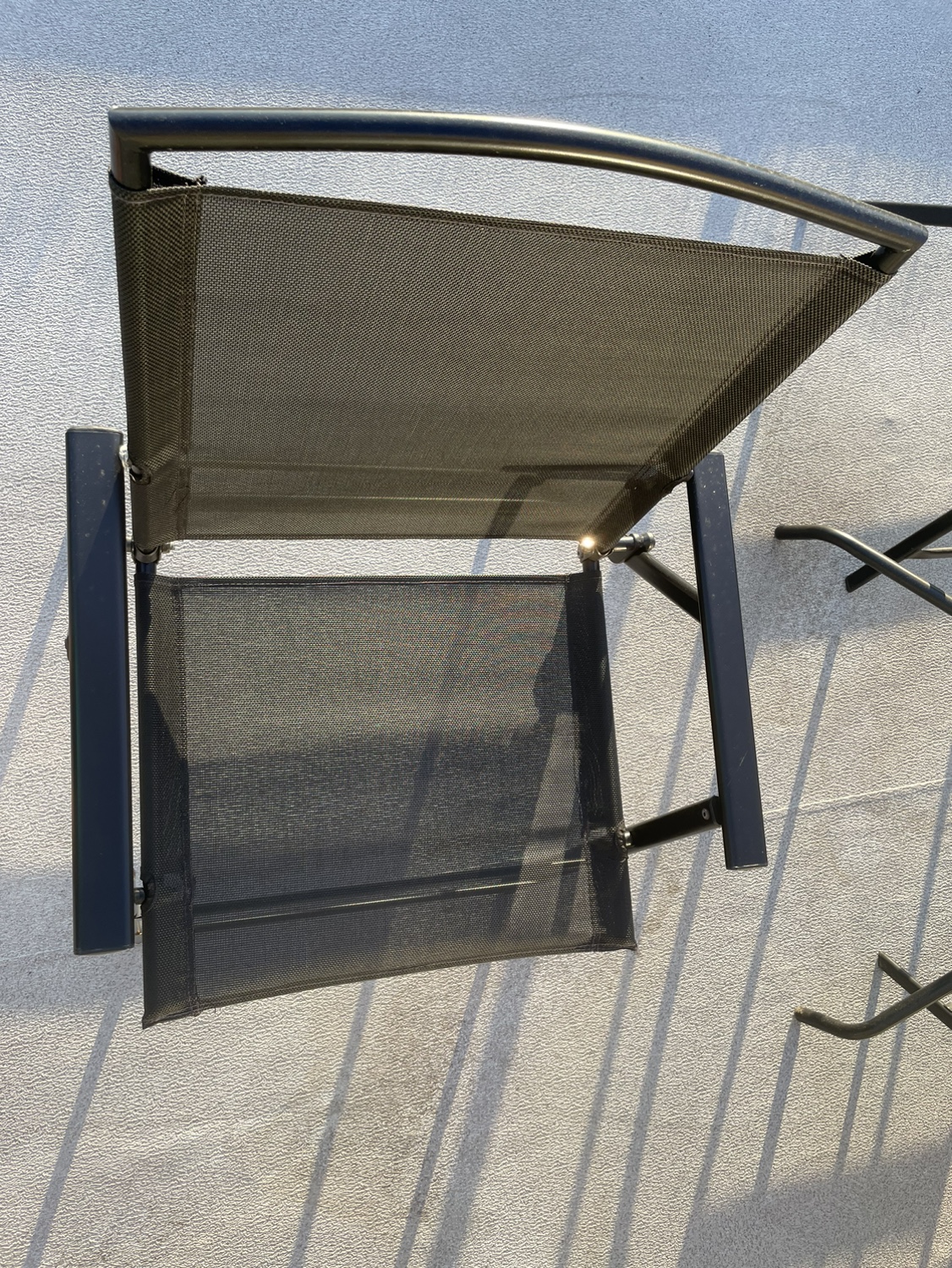 Patio table and 3 chairs - photo 2