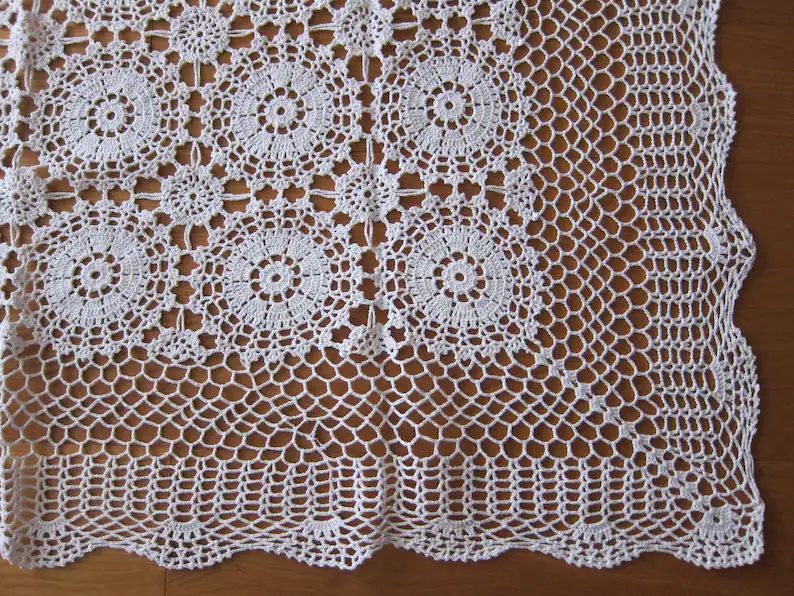 Lovely & Beautiful Small Square Crochet tablecloth - 100% cotton - photo 4