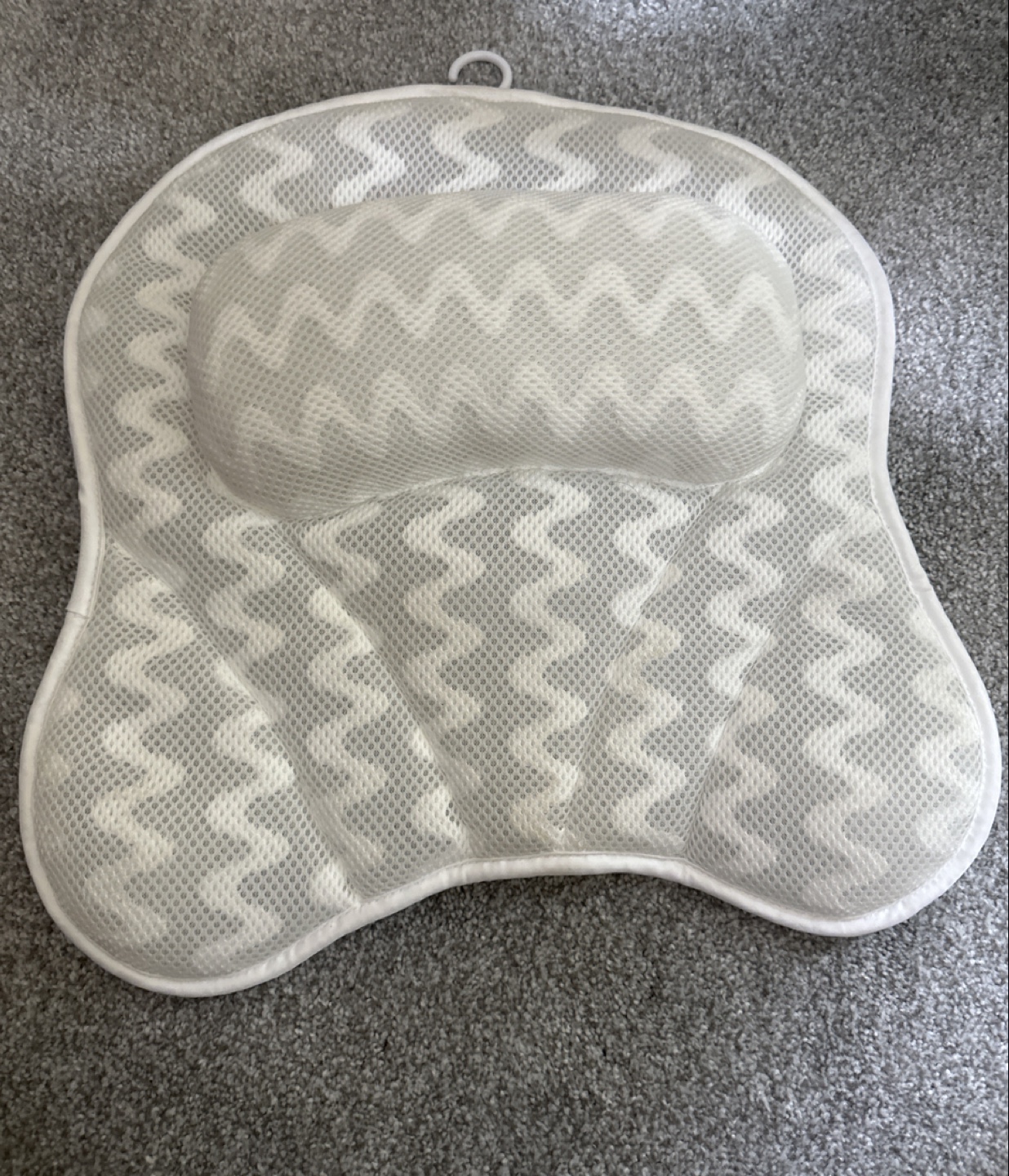 Bath tub pillow