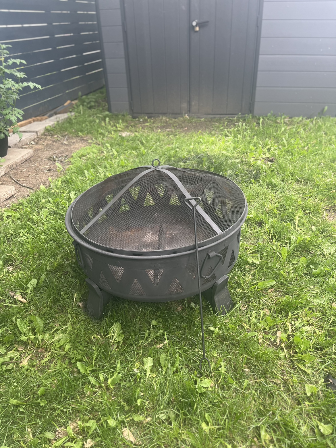Large Raised Fire Pit w/ cover