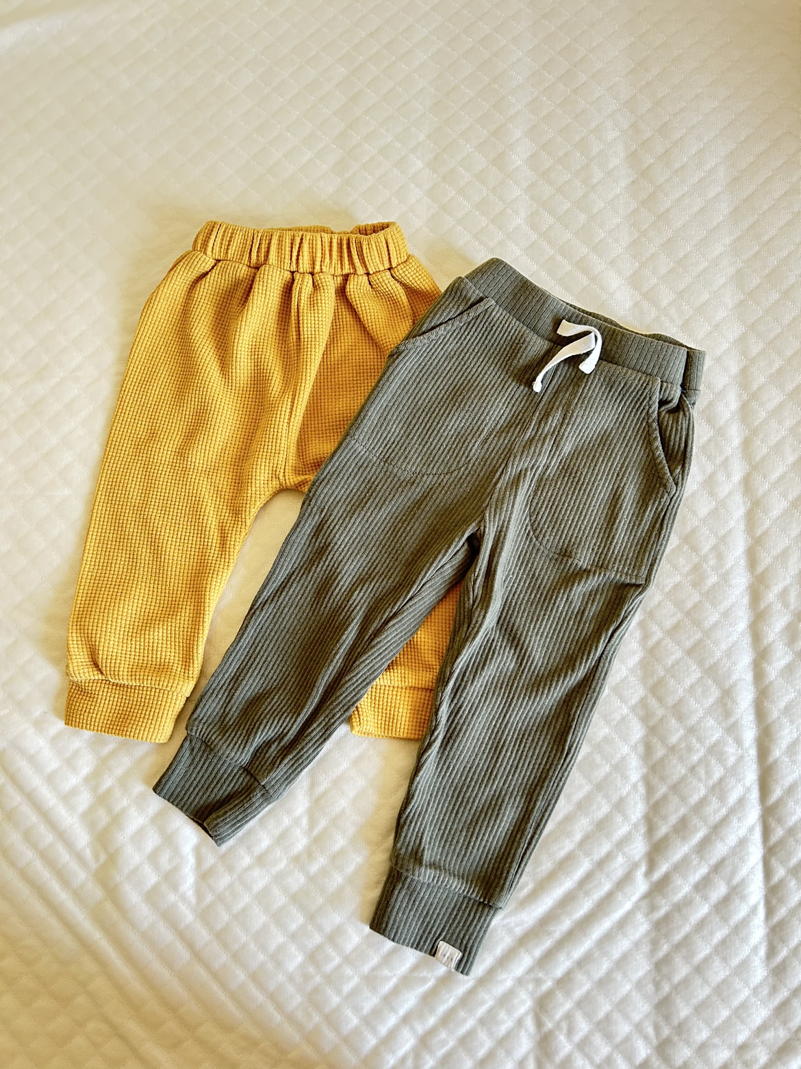 2 pants (12-18m) thumbnail