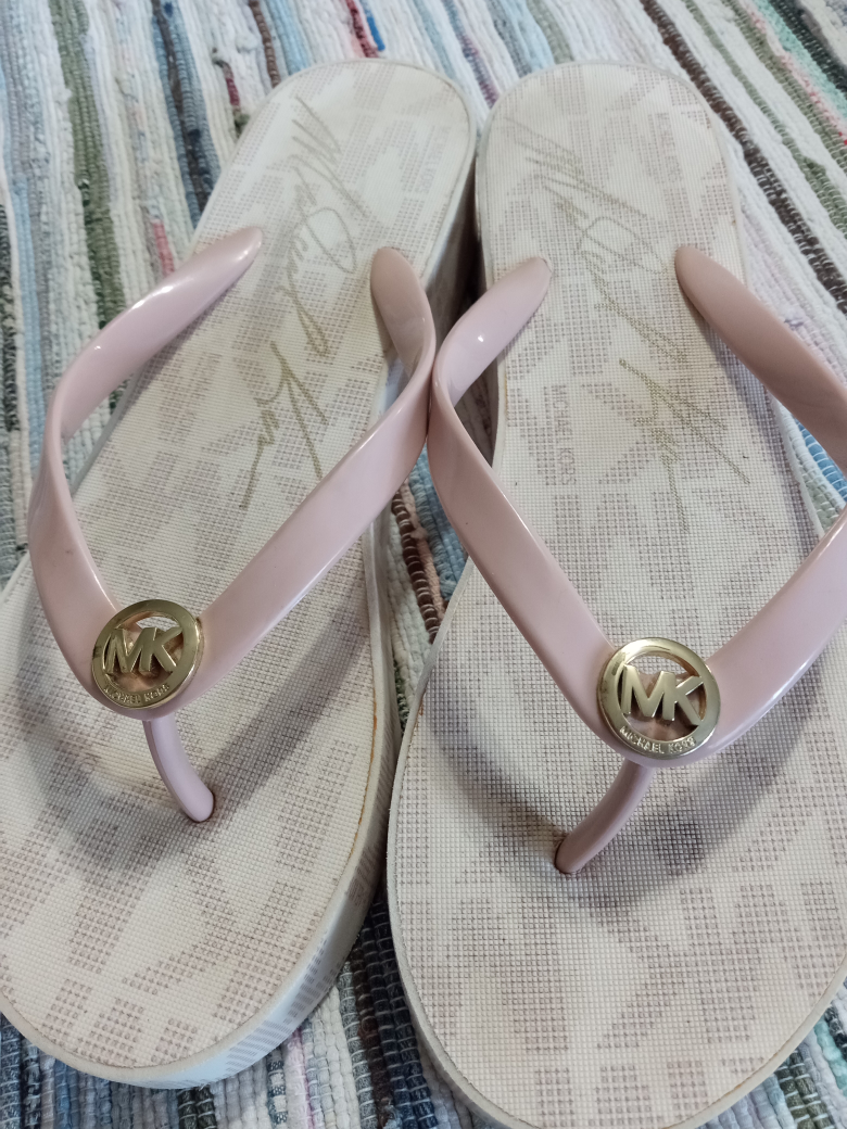 Micheal Kros wedge flip flops size 9 - photo 2