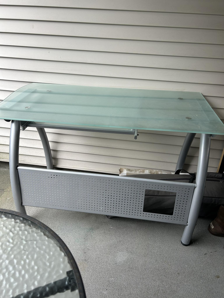 Computer desk