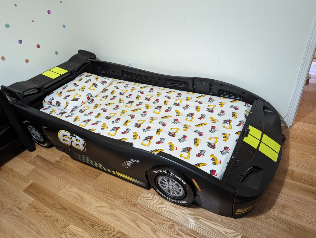 kids car bed $95 obo 8/10 condition thumbnail