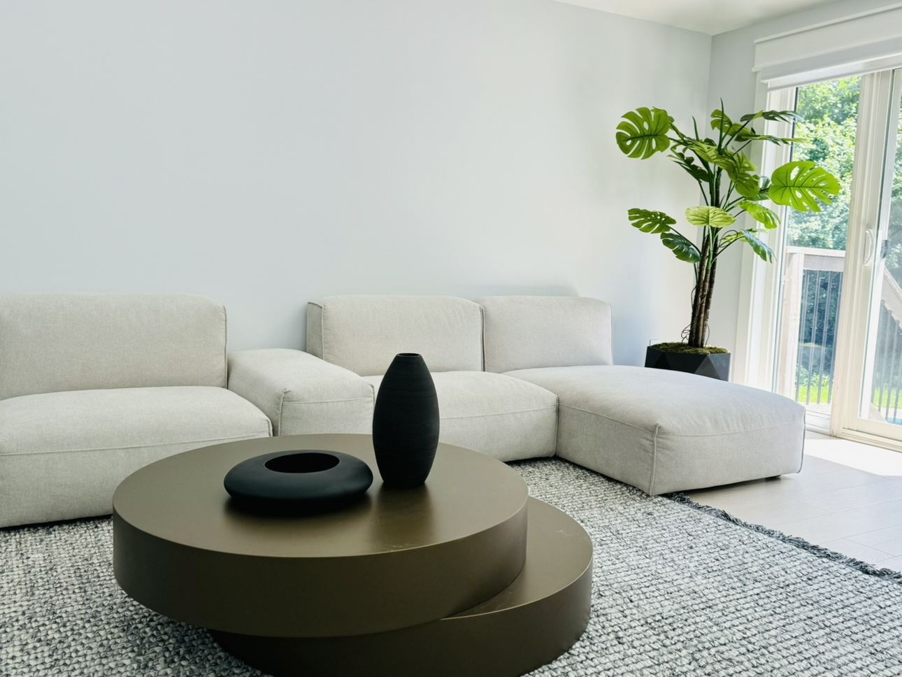 2 piece minimalist vases thumbnail
