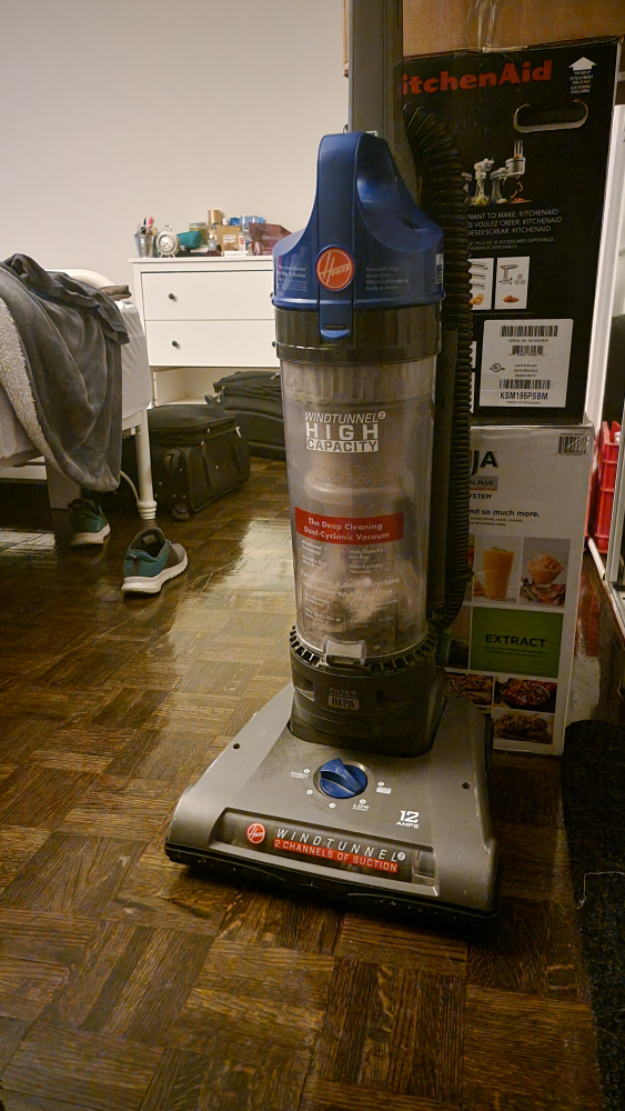 🌟Moving Sale 🌟Vaccum - photo 2
