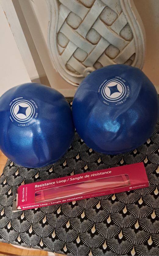 2 stability balls & Resistance Work out thumbnail
