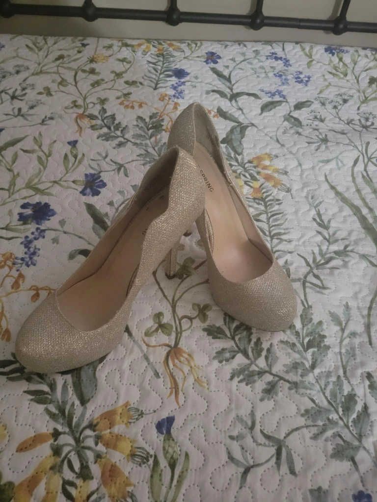 Size 7 heels 👠 thumbnail