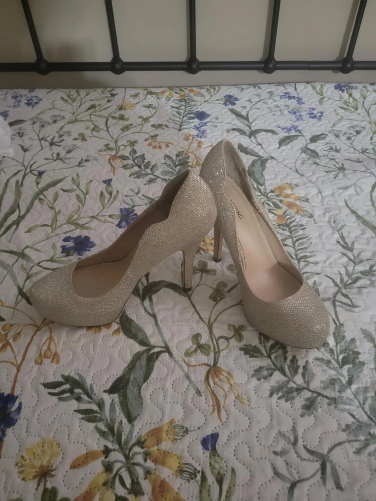 Size 7 heels 👠 - photo 2