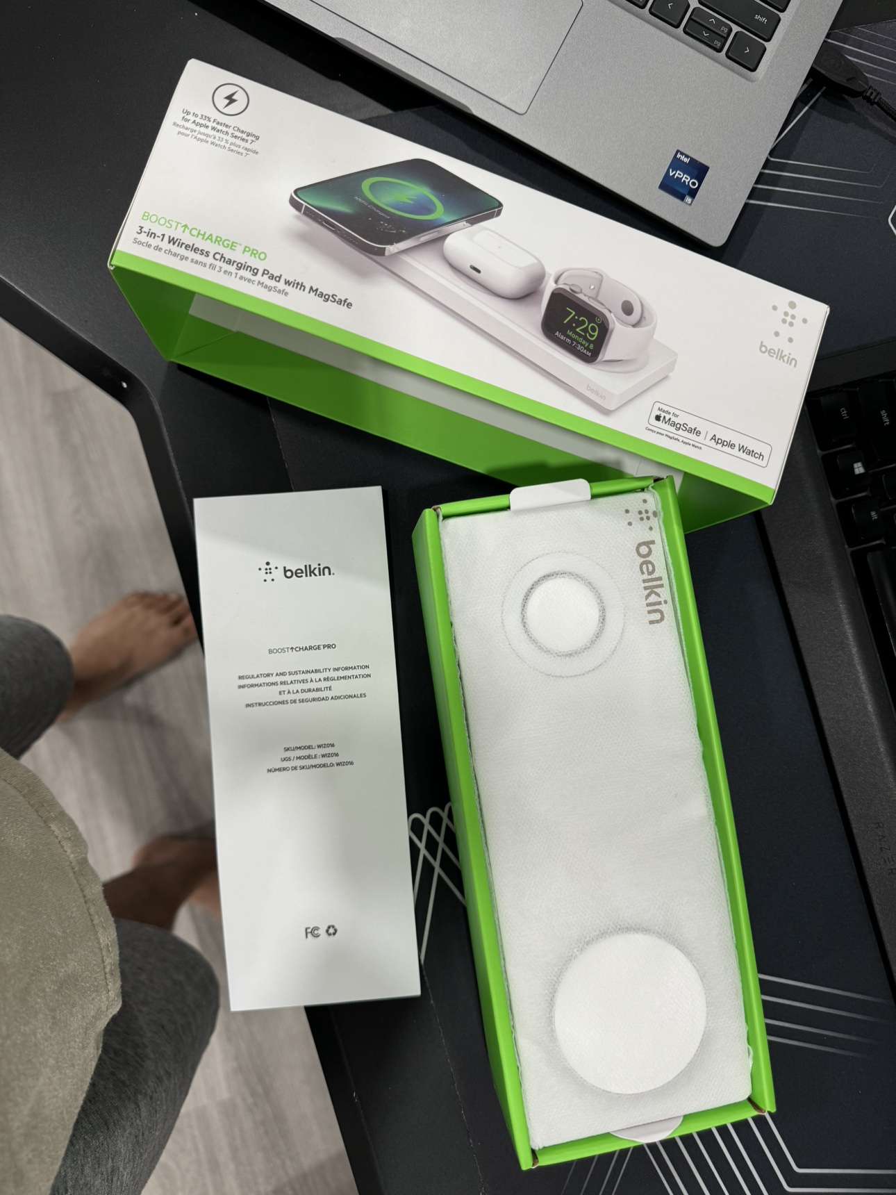 Belkin Boost charge 3 in 1 wireless charging pad with MagSafe - photo 5