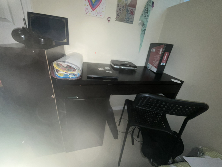 Desk - photo 2