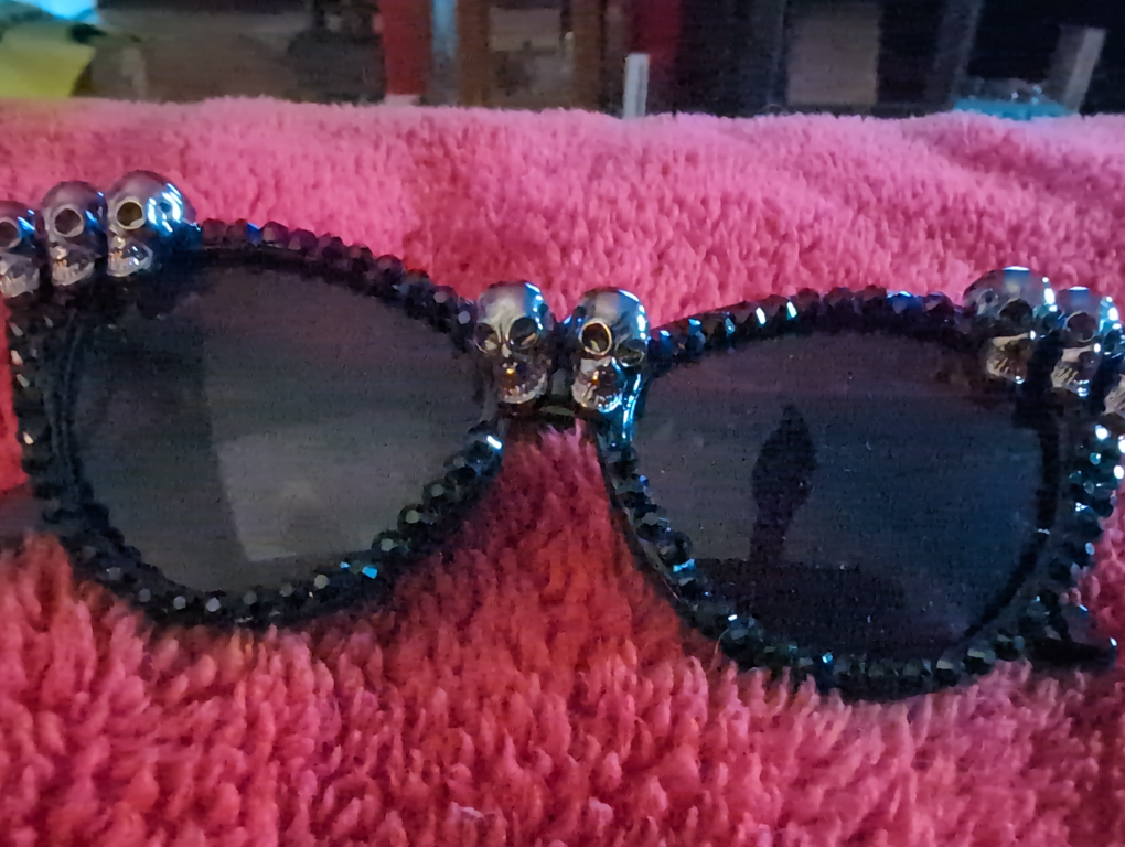 Brand new Skull sunglasses thumbnail