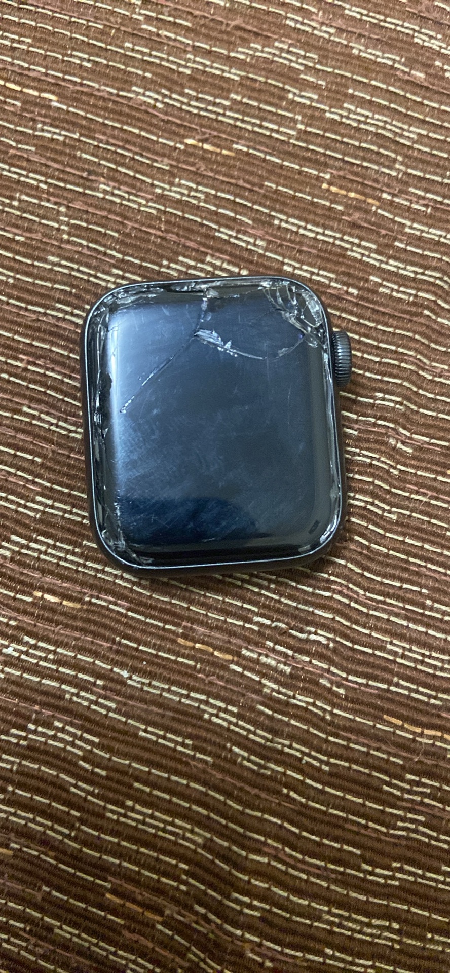 Apple Watch SE 40mm Cracked image indicator(3)
