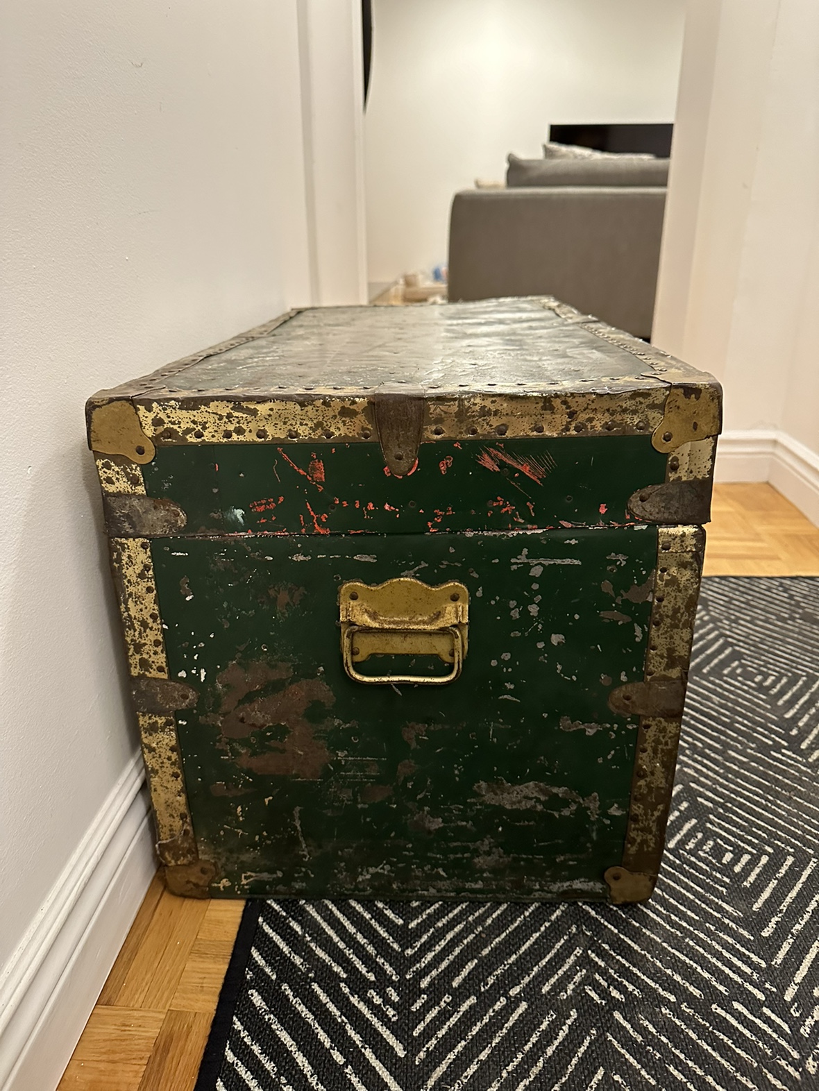 Vintage green metal steamer trunk - photo 2