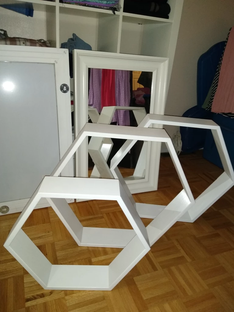 3 hexagon wall hangings/shelving image indicator(2)