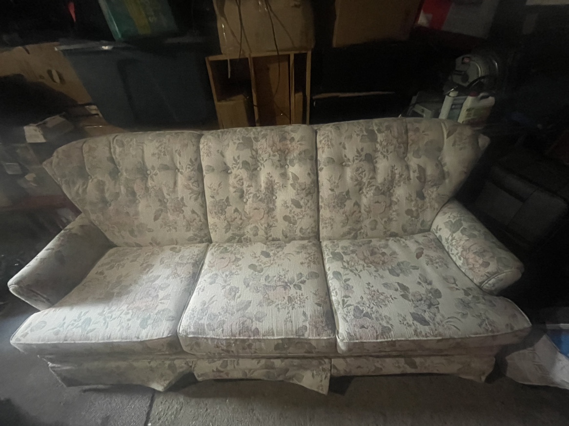 free sofa - photo 4