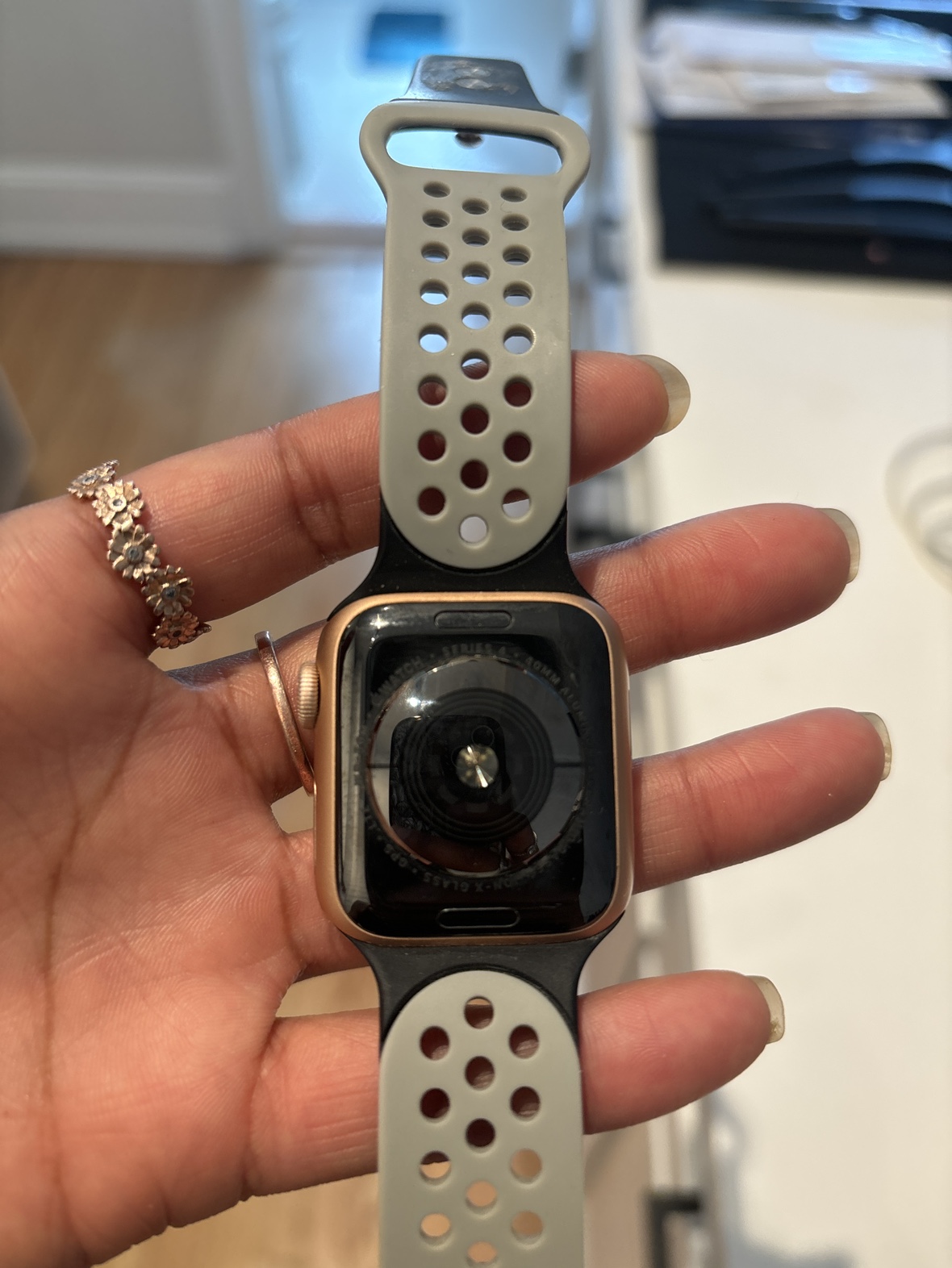 Apple Watch Series 4 - photo 3