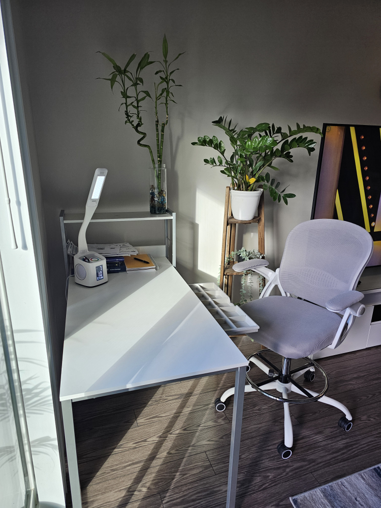 Desk with Lamp - photo 3