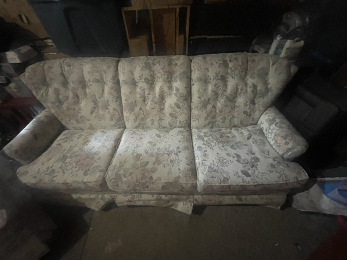 free sofa - photo 5