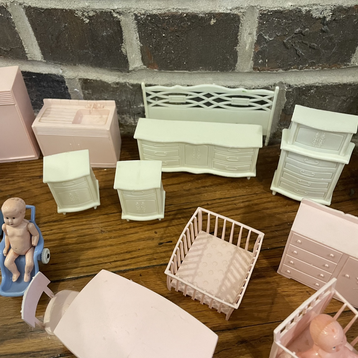 Vintage 1960s Doll Furniture - photo 3