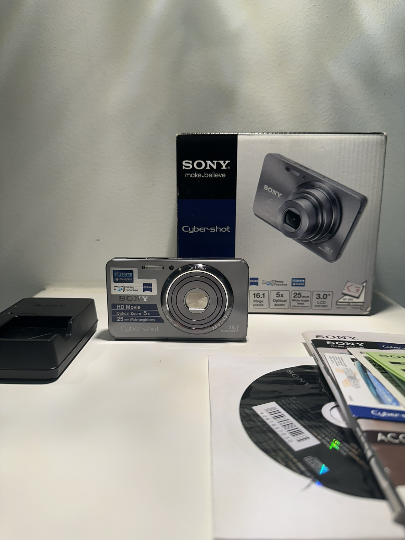 Sony DSC-W580 Digital Camera thumbnail