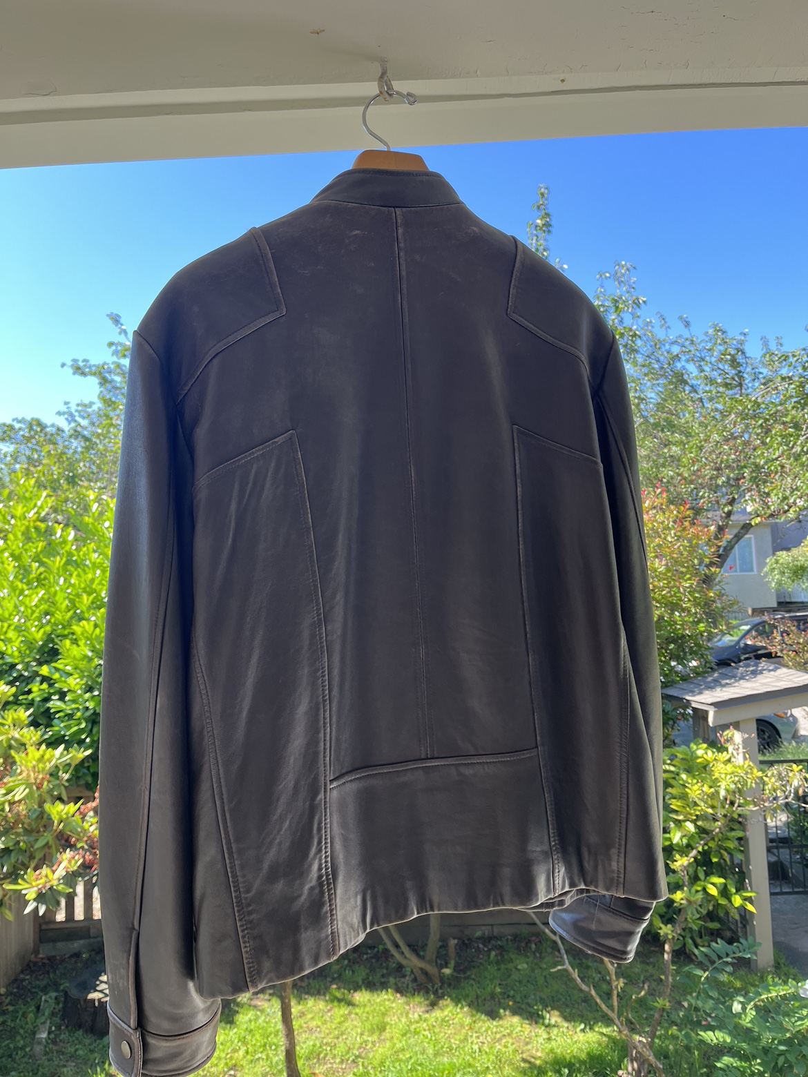 Danier leather jacket image indicator(2)
