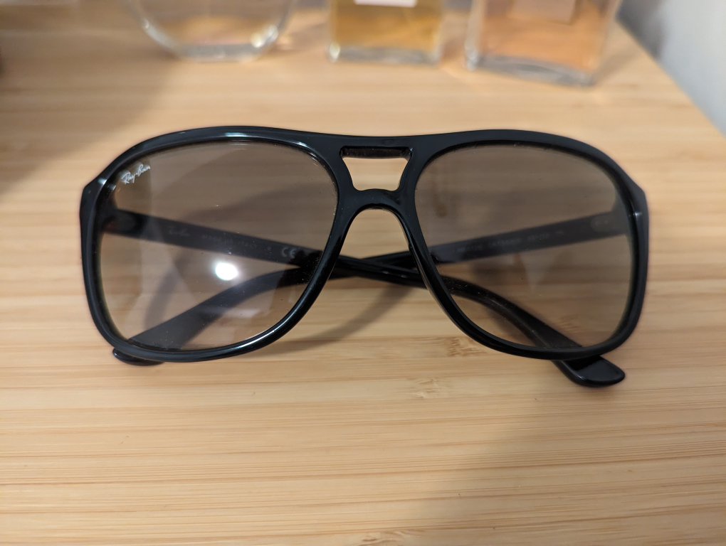 Authentic Raybans sunglasses - unisex! thumbnail