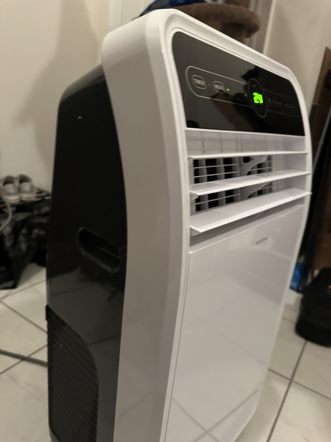 INSIGNIA 10000BTU 3-in-1 AC (only used for one time) - photo 3